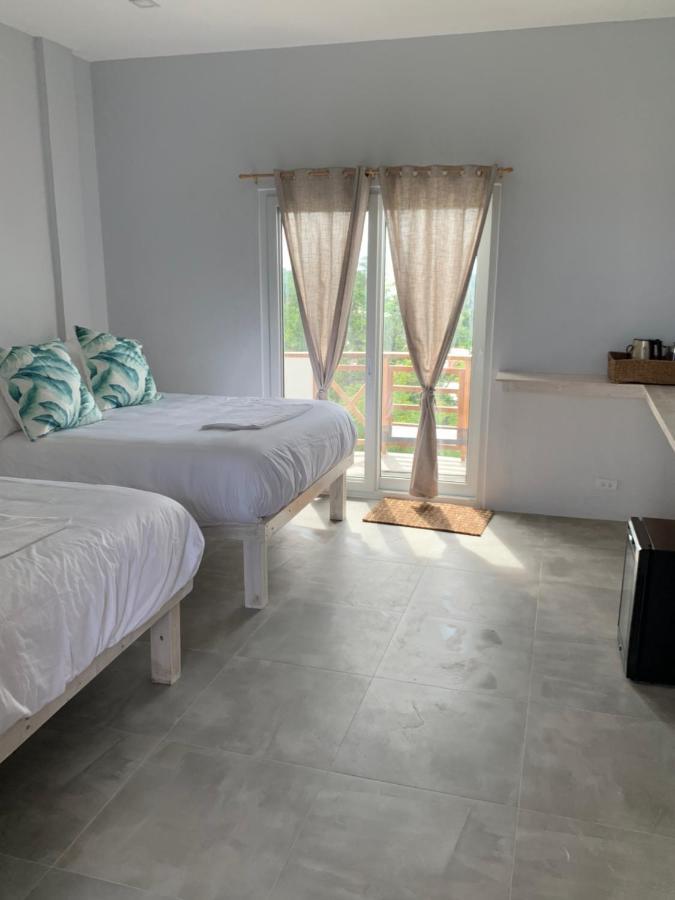 Crown Malapascua Hotel Buitenkant foto