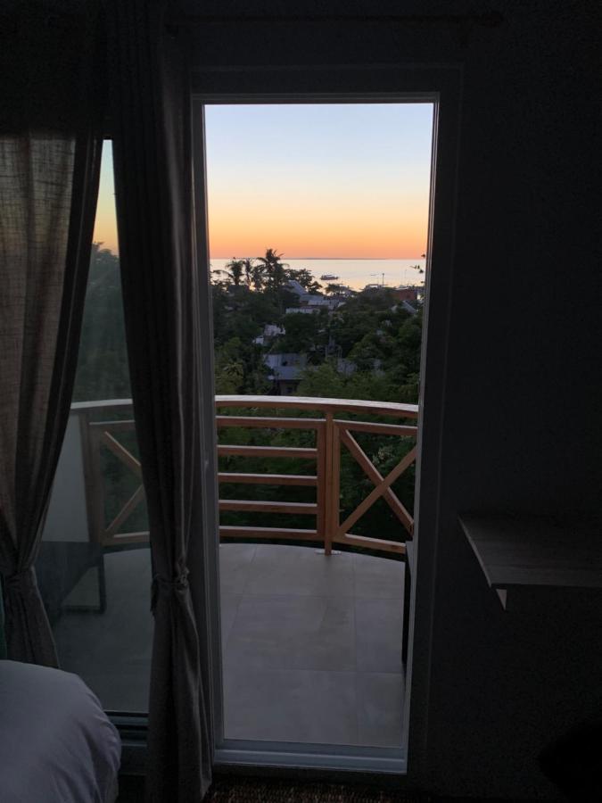 Crown Malapascua Hotel Buitenkant foto