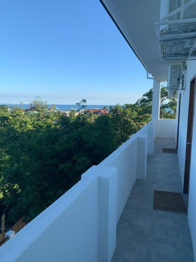 Crown Malapascua Hotel Buitenkant foto