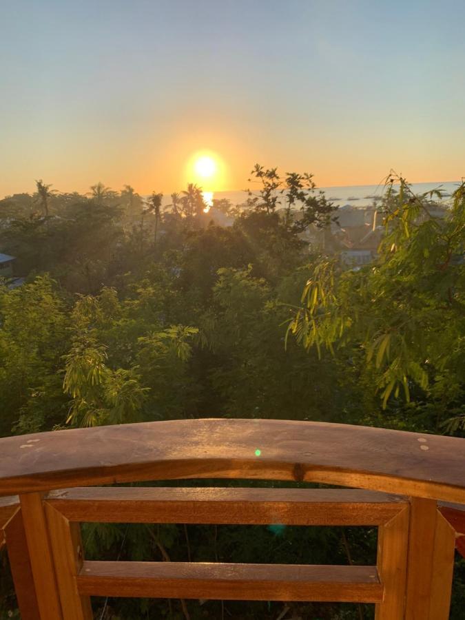 Crown Malapascua Hotel Buitenkant foto