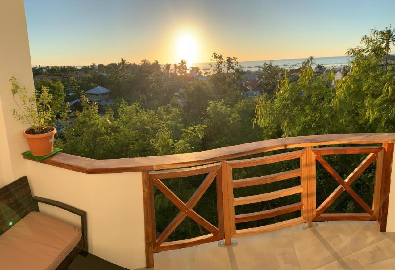 Crown Malapascua Hotel Buitenkant foto